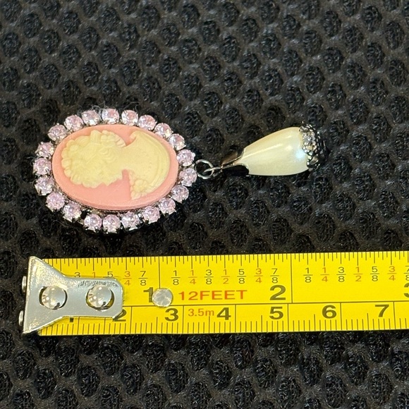 Vintage Cameo Brooch Pin with Sparkling Pink Rhinestones - Picture 9 of 9